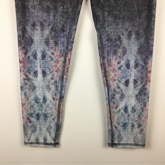 Evolution and Creation Active Gray Tie Dye Geometric Stretch Leggings Medium - Picture 6 of 9